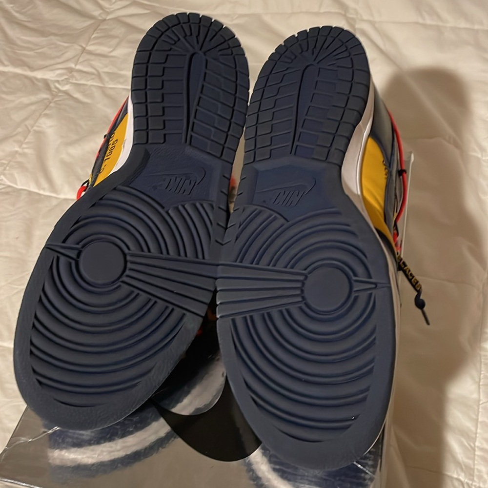 Nike Dunk Low x Off-White Michigan - Picture 4 of 9